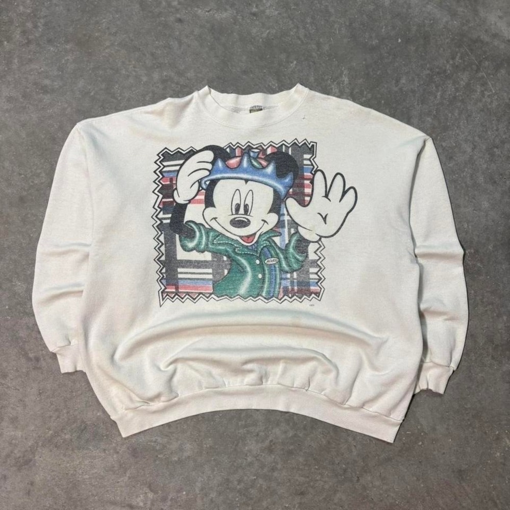 90's Mickey Mouse crewneck sweatshirt with a fun graphic streetwear‎